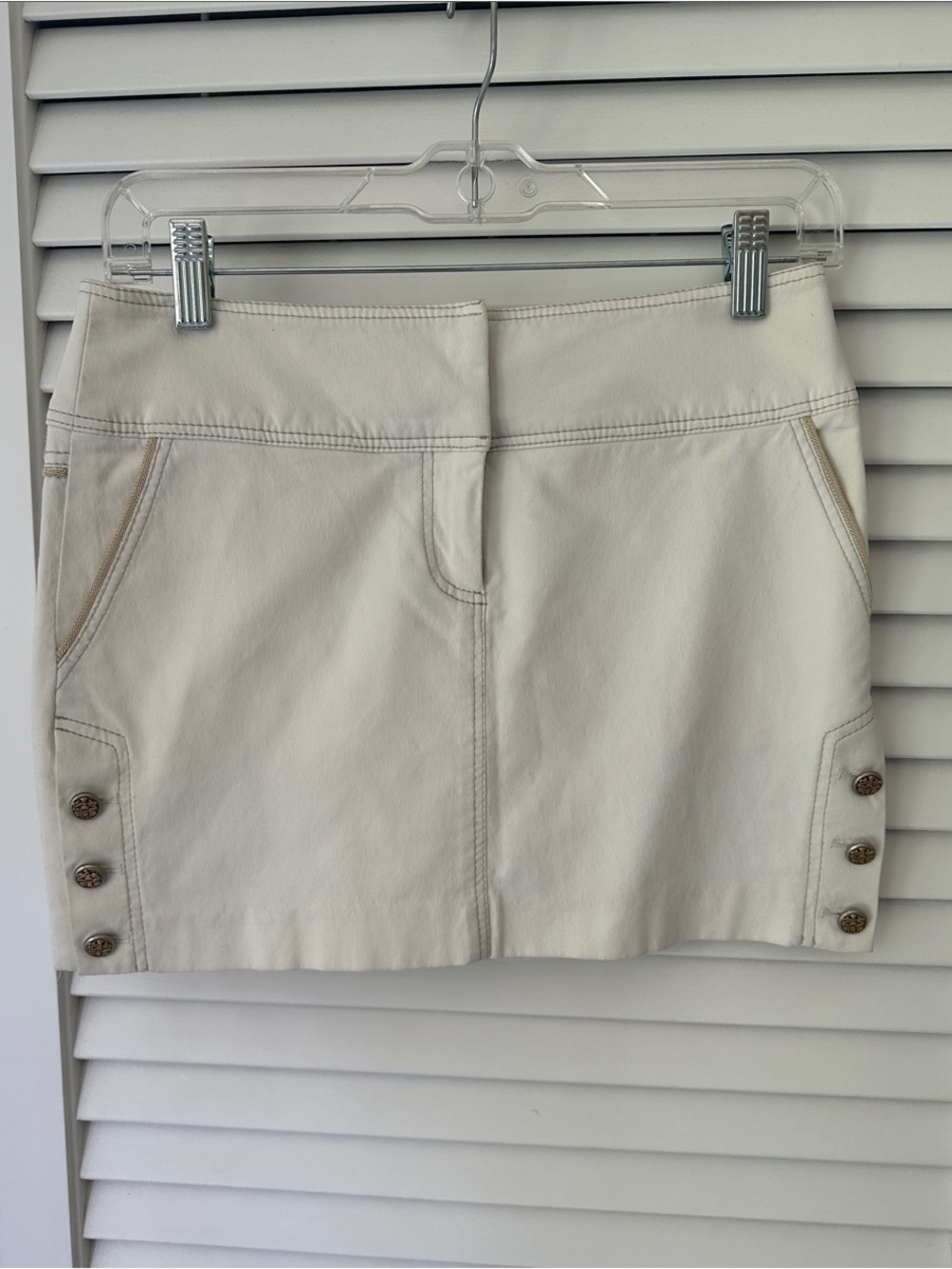 bebe off white low rise Mini Skirt with Button and piping Accents